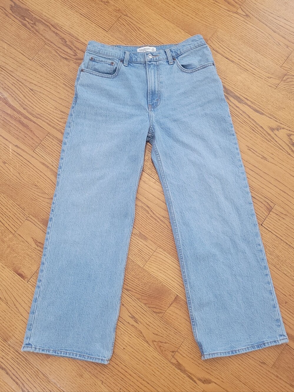 High Rise 90s Relaxed Jean Abercrombie & Fitch | Light Wash
